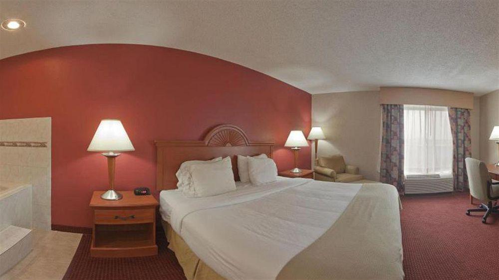 לורנסבורג Quality Inn & Suites מראה חיצוני תמונה