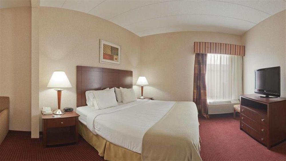 לורנסבורג Quality Inn & Suites מראה חיצוני תמונה
