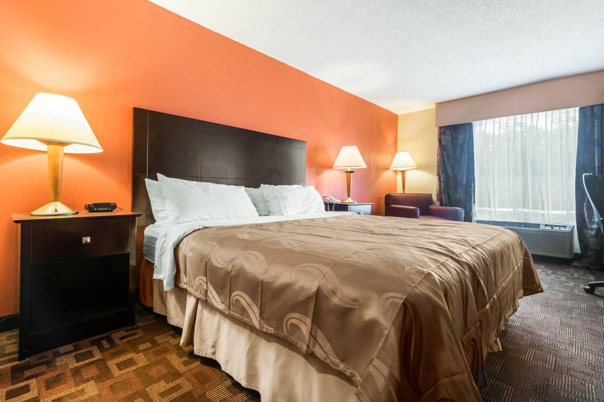 לורנסבורג Quality Inn & Suites מראה חיצוני תמונה