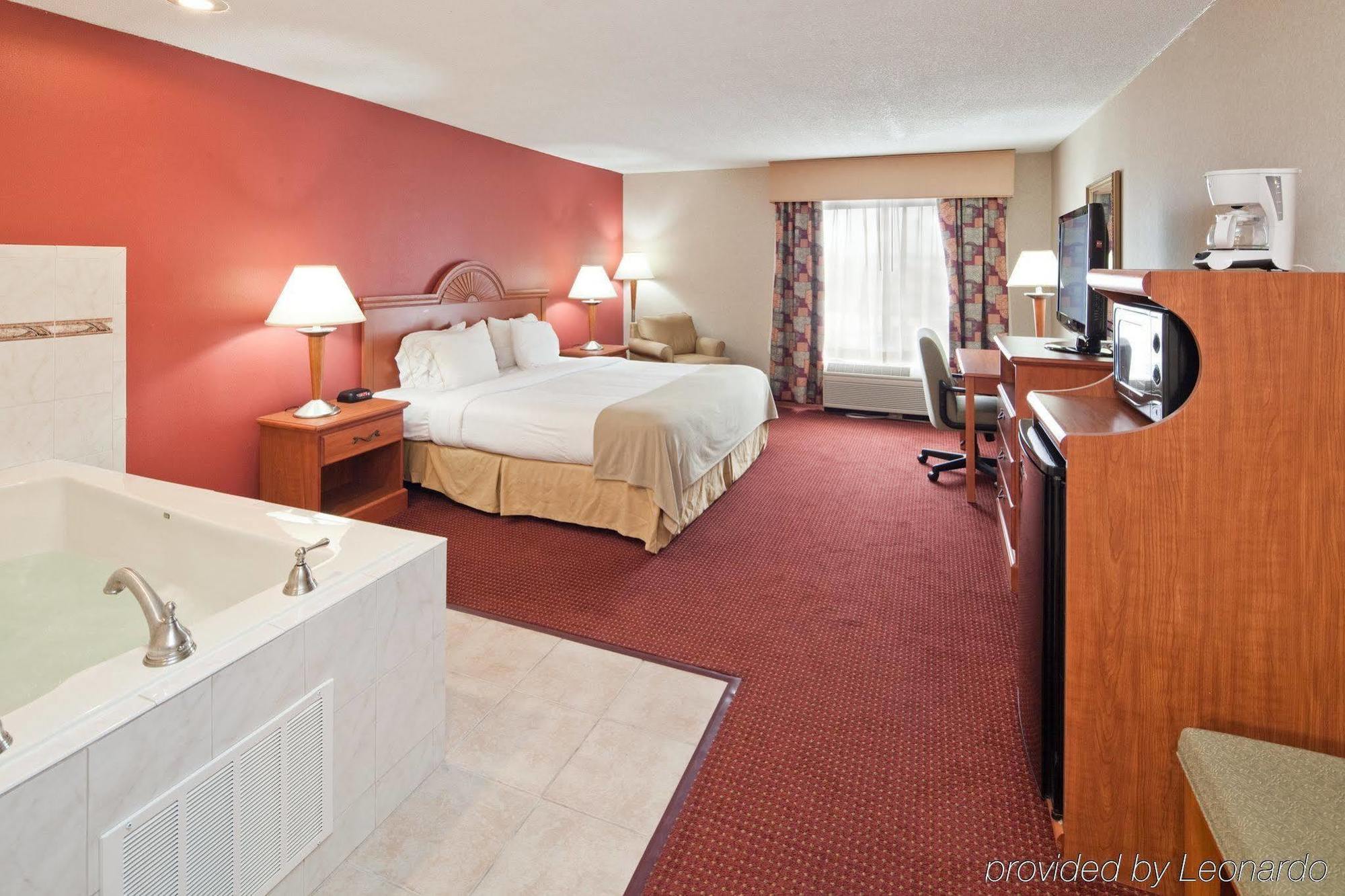 לורנסבורג Quality Inn & Suites מראה חיצוני תמונה