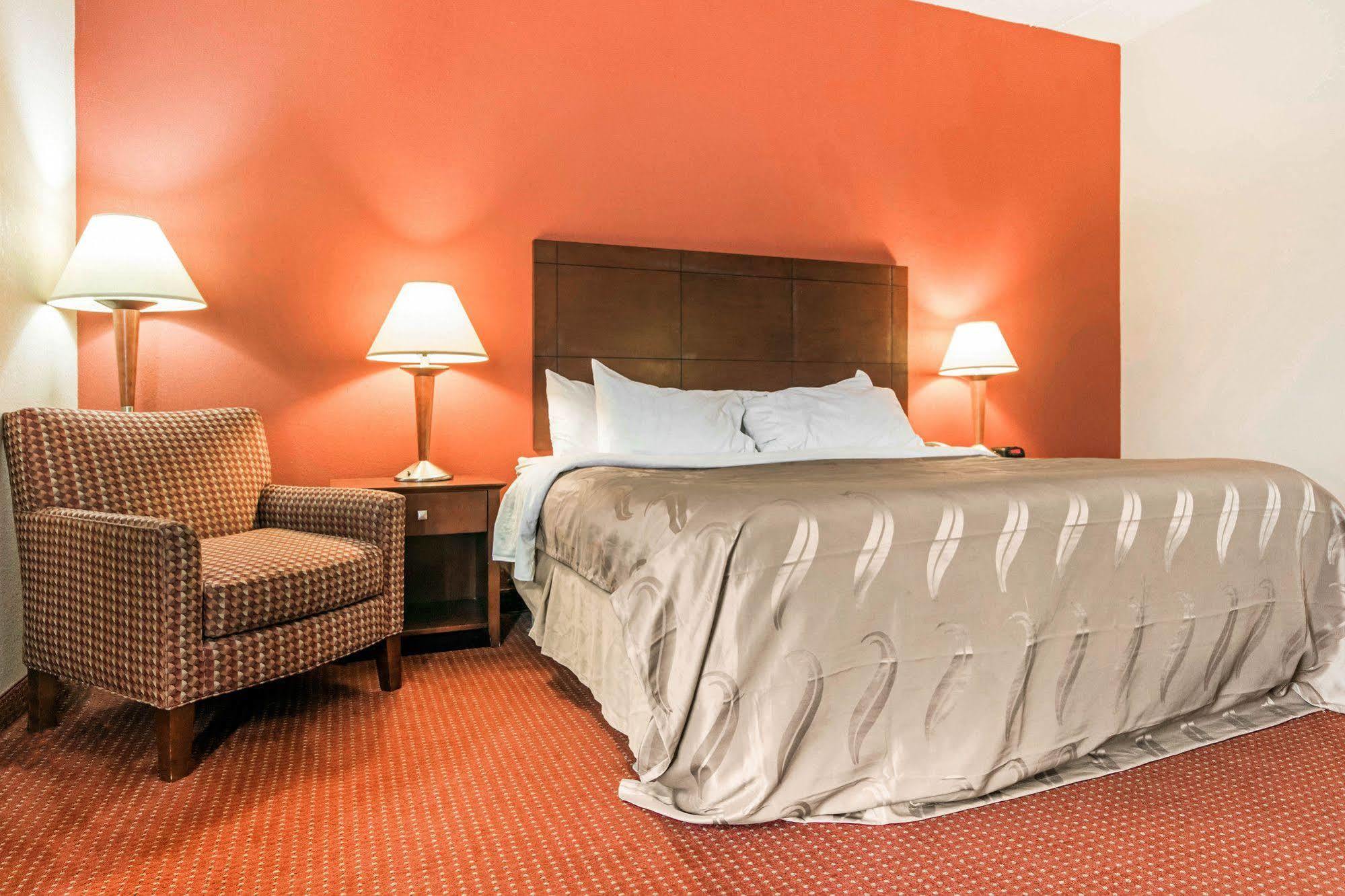 לורנסבורג Quality Inn & Suites מראה חיצוני תמונה