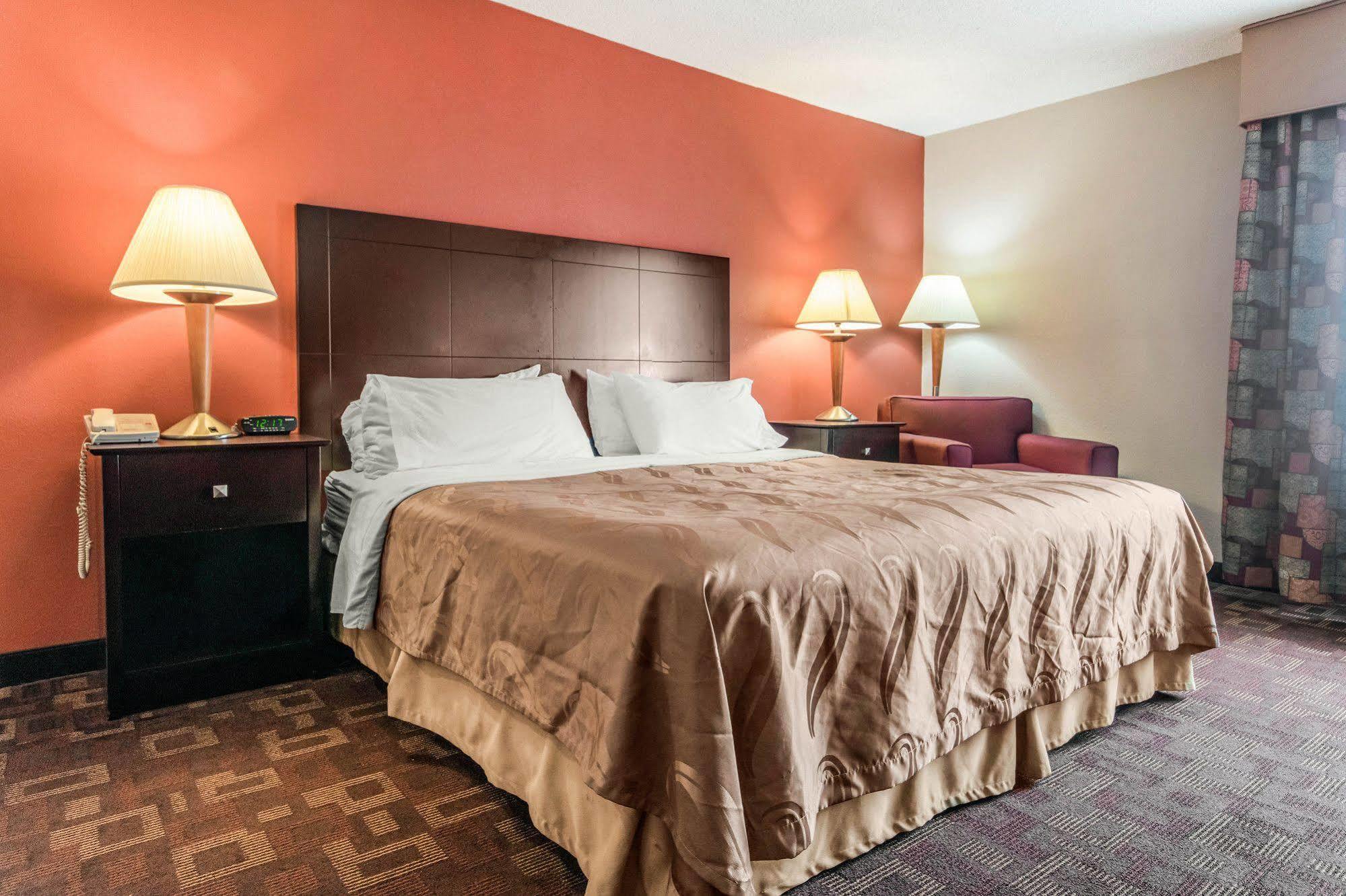 לורנסבורג Quality Inn & Suites מראה חיצוני תמונה