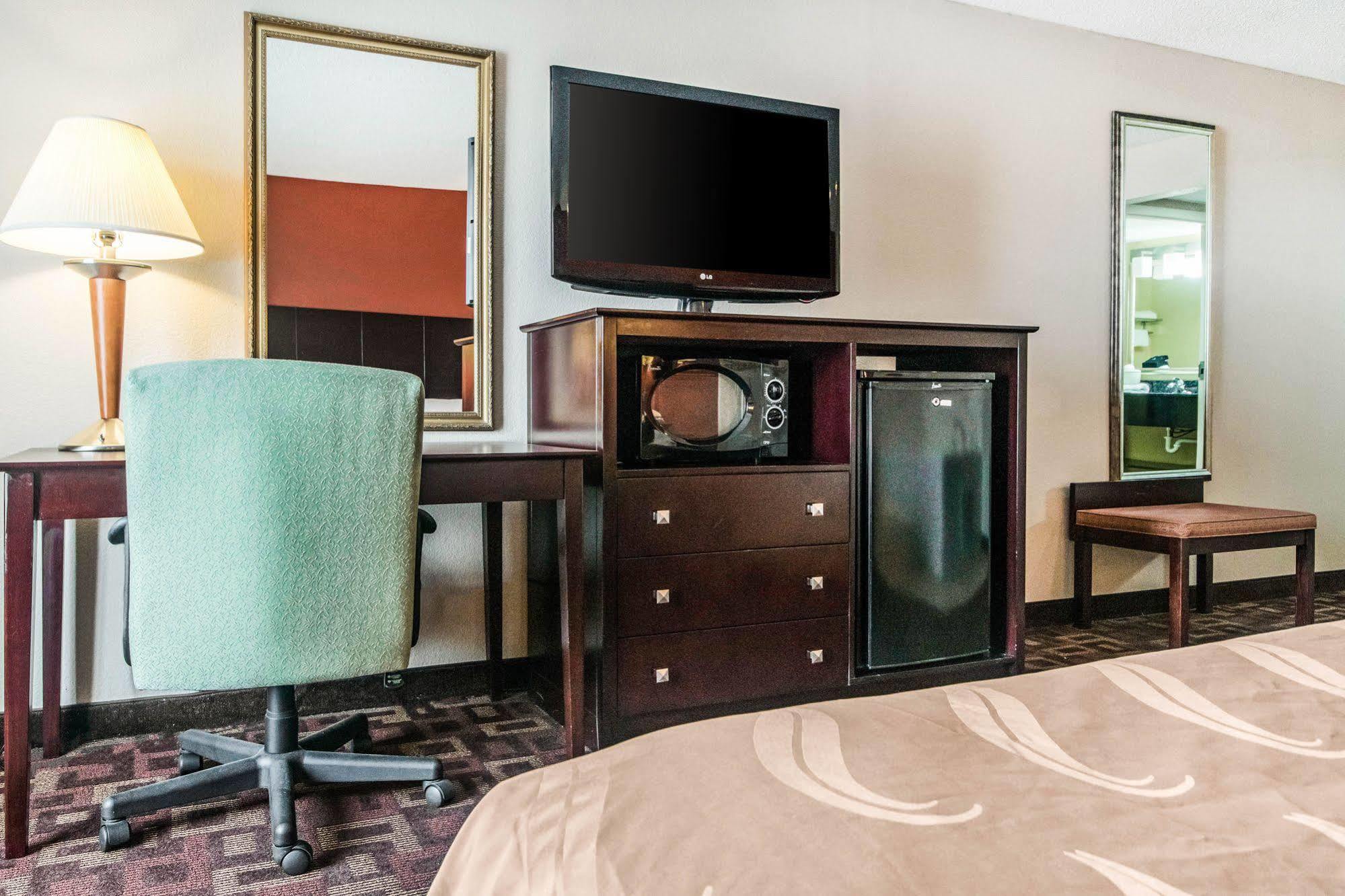 לורנסבורג Quality Inn & Suites מראה חיצוני תמונה