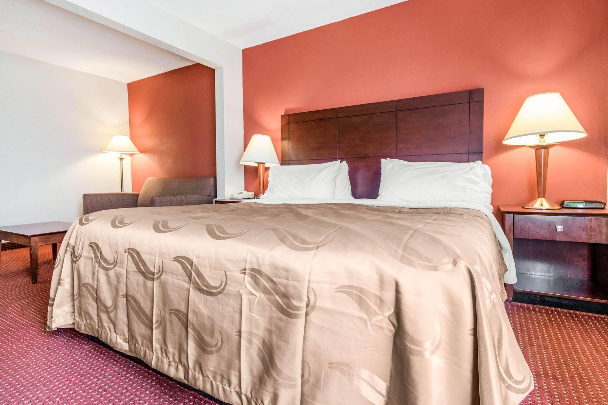 לורנסבורג Quality Inn & Suites מראה חיצוני תמונה