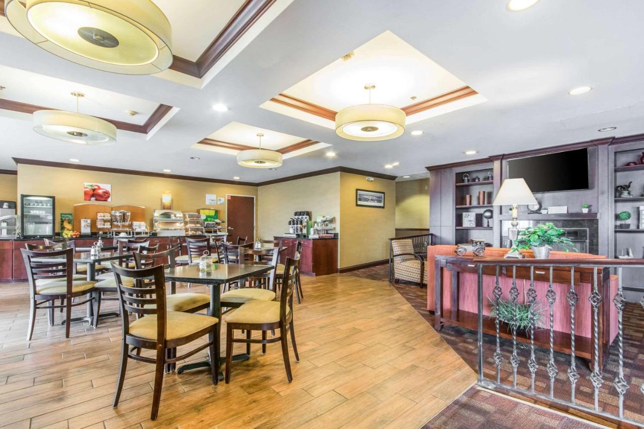 לורנסבורג Quality Inn & Suites מראה חיצוני תמונה